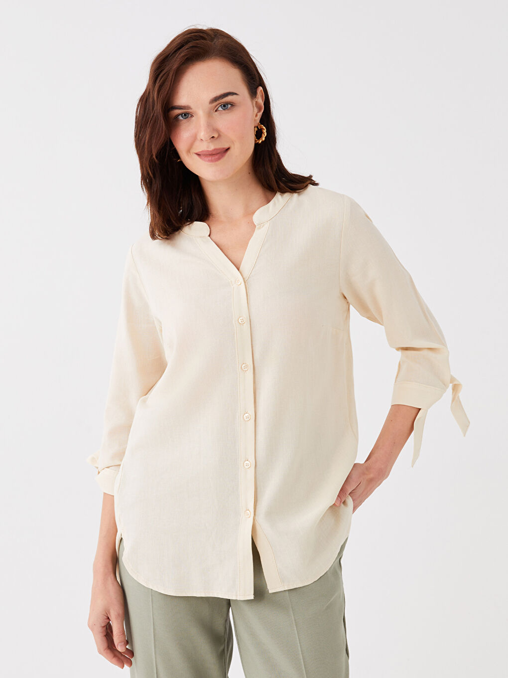 Bej Kaçık Yaka Düz Keten Karışımlı Kadın Bluz