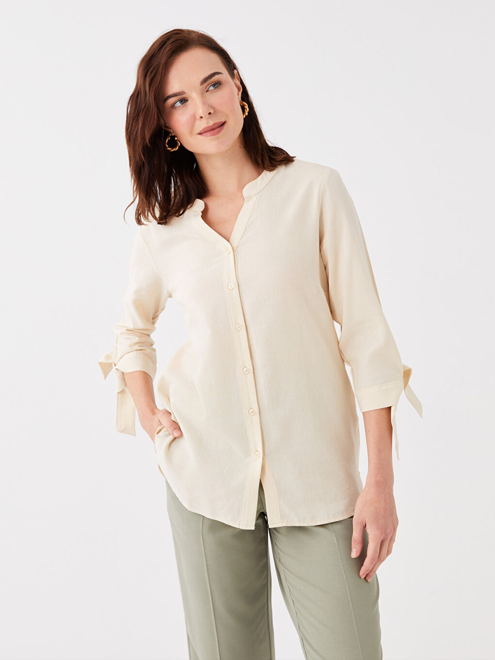 Bej Kaçık Yaka Düz Keten Karışımlı Kadın Bluz-1