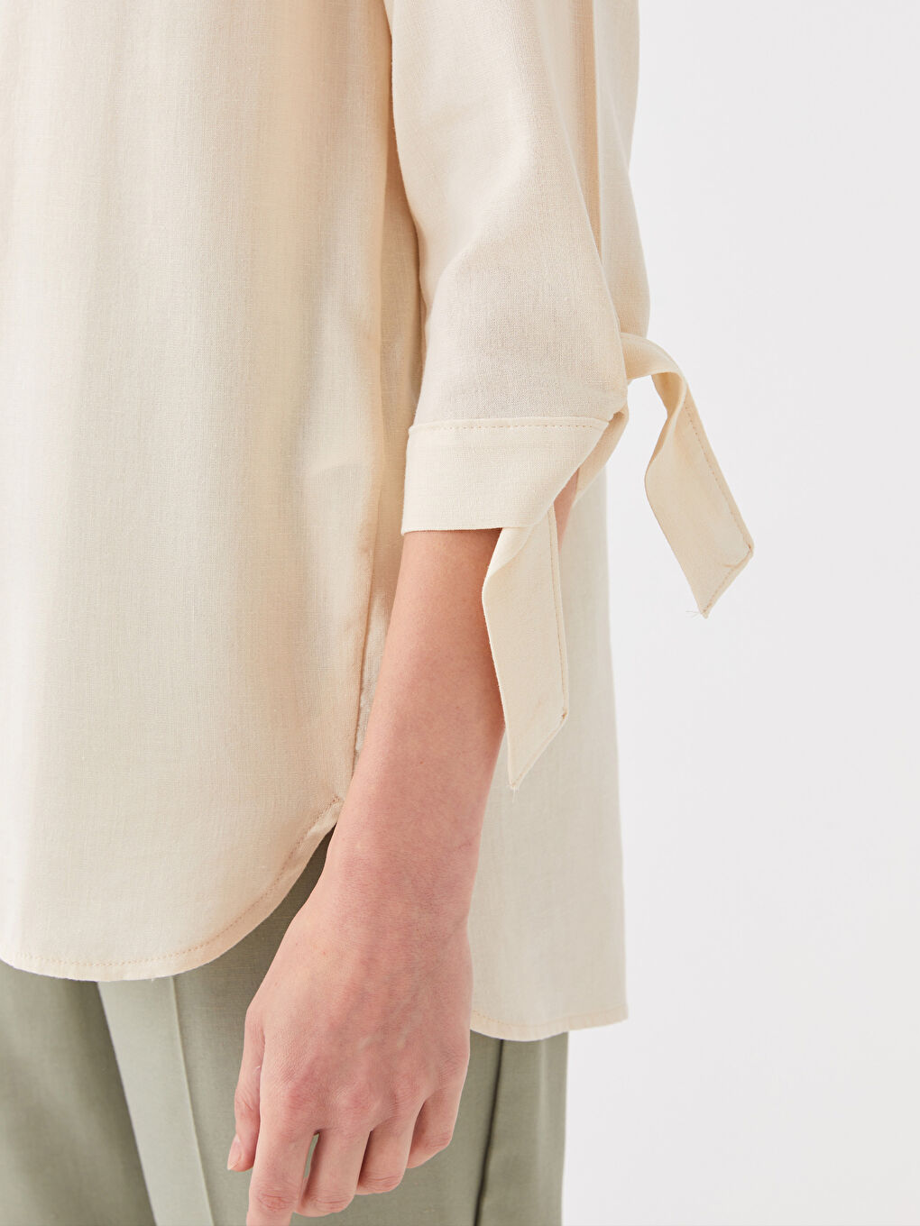 Bej Kaçık Yaka Düz Keten Karışımlı Kadın Bluz-3