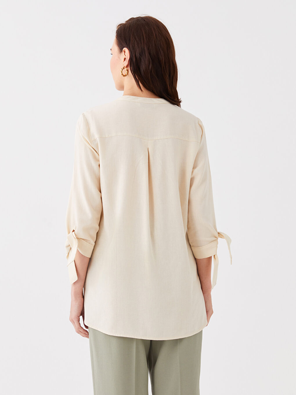 Bej Kaçık Yaka Düz Keten Karışımlı Kadın Bluz-4