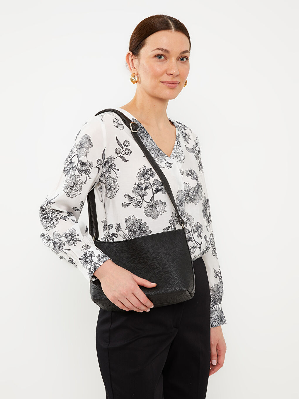 Siyah Deri Görünümlü Kadın Çapraz Çanta-2