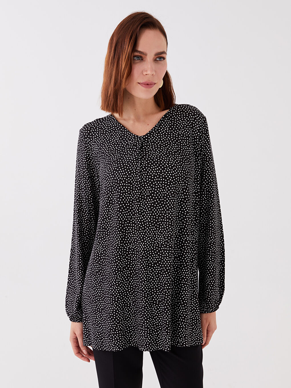 Siyah V Yaka Puantiyeli Uzun Kollu Kadın Tunik-1