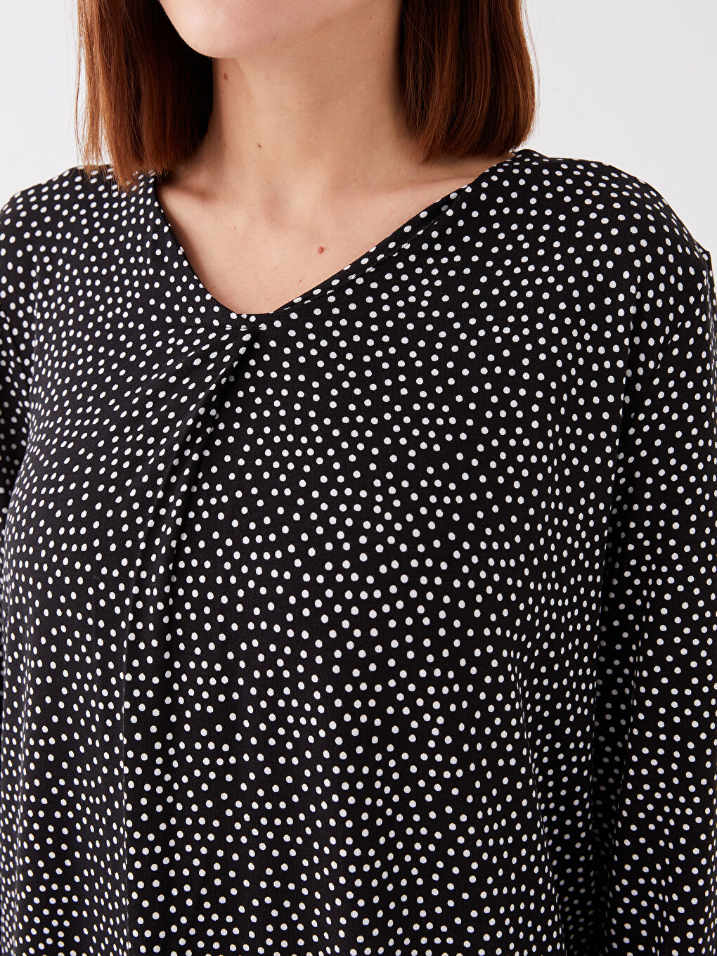 Siyah V Yaka Puantiyeli Uzun Kollu Kadın Tunik-3