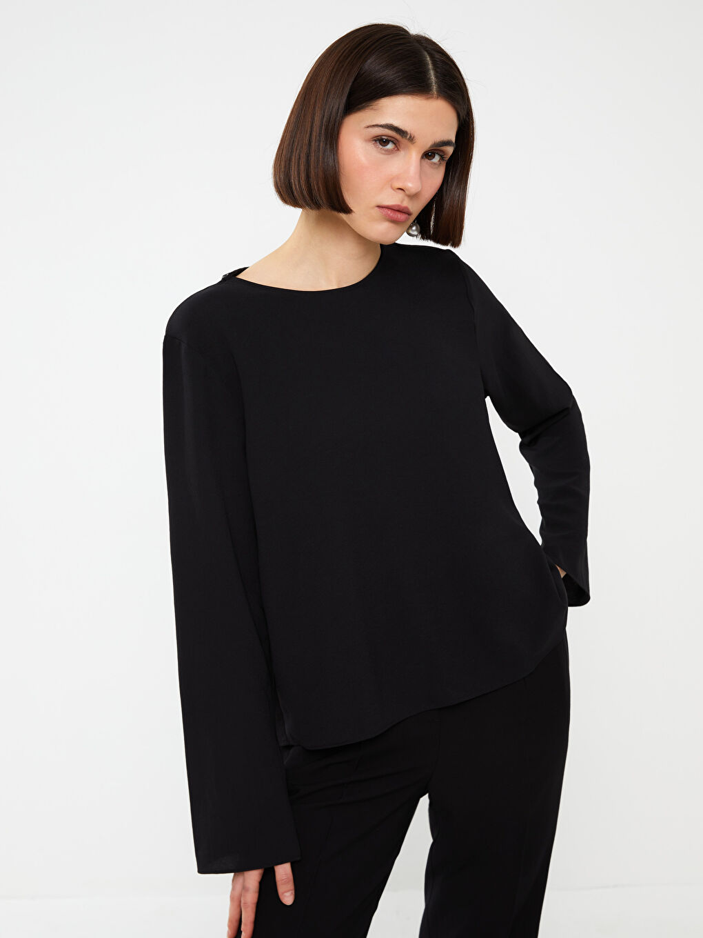 Siyah Bisiklet Yaka Düz Uzun Kollu Kadın Bluz-1