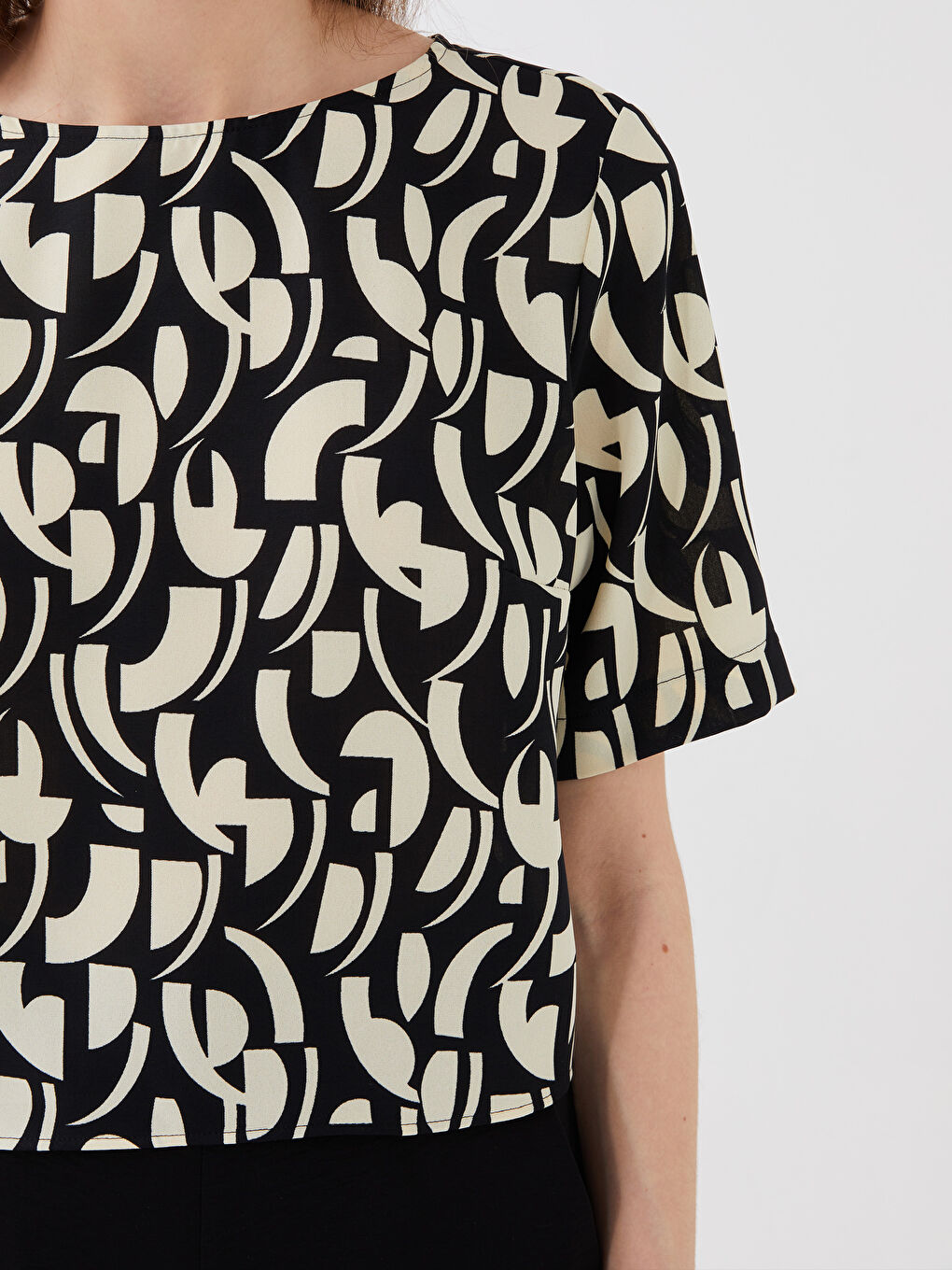 Crew Neck Patterned Short Sleeve Crop Women's Blouse-3