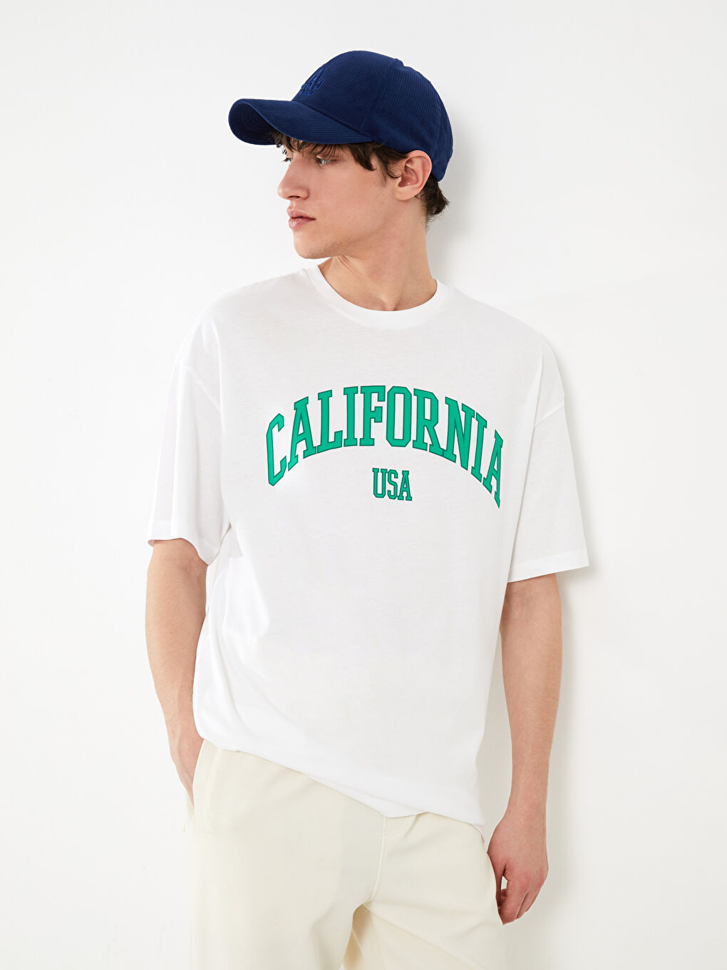 Beyaz Bisiklet Yaka Kısa Kollu Baskılı Penye Erkek Tişört