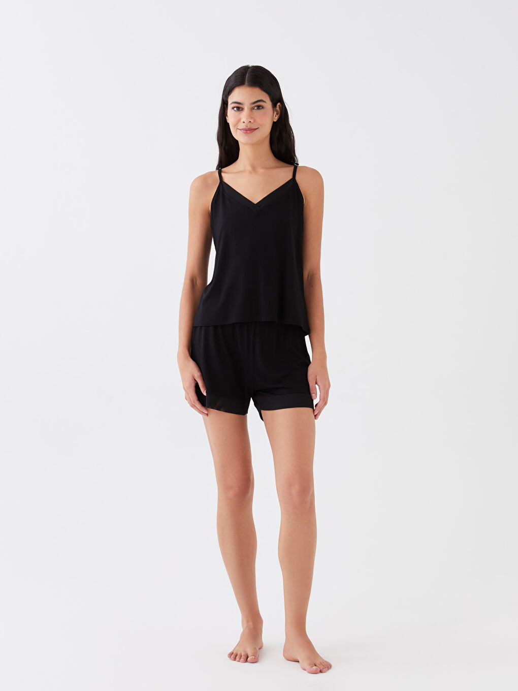 Siyah V Yaka Düz Askılı Kadın Şortlu Pijama Takımı-2