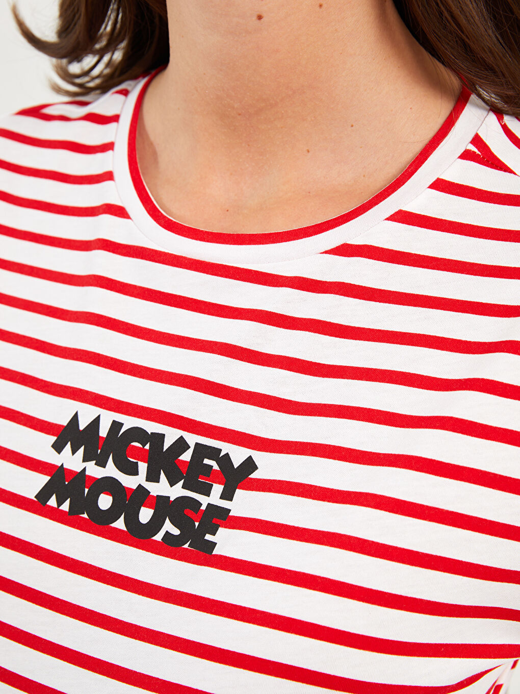تي شيرت حمل كم قصير مطبوع ميكي ماوس بياقة دائرية-4