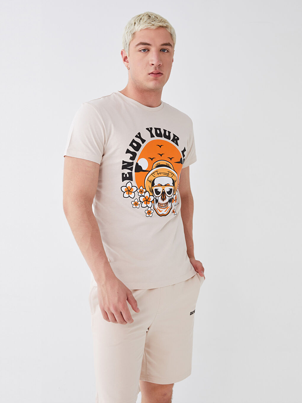 Bej Bisiklet Yaka Kısa Kollu Baskılı Penye Erkek Tişört