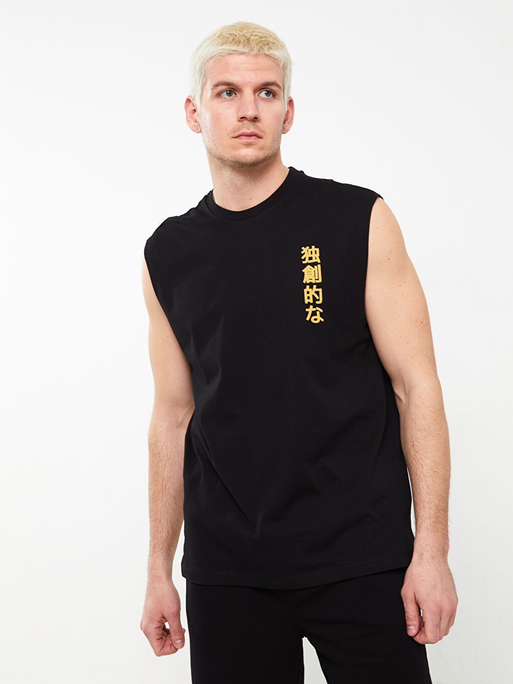 Siyah Bisiklet Yaka Baskılı Erkek Kolsuz Tişört-1