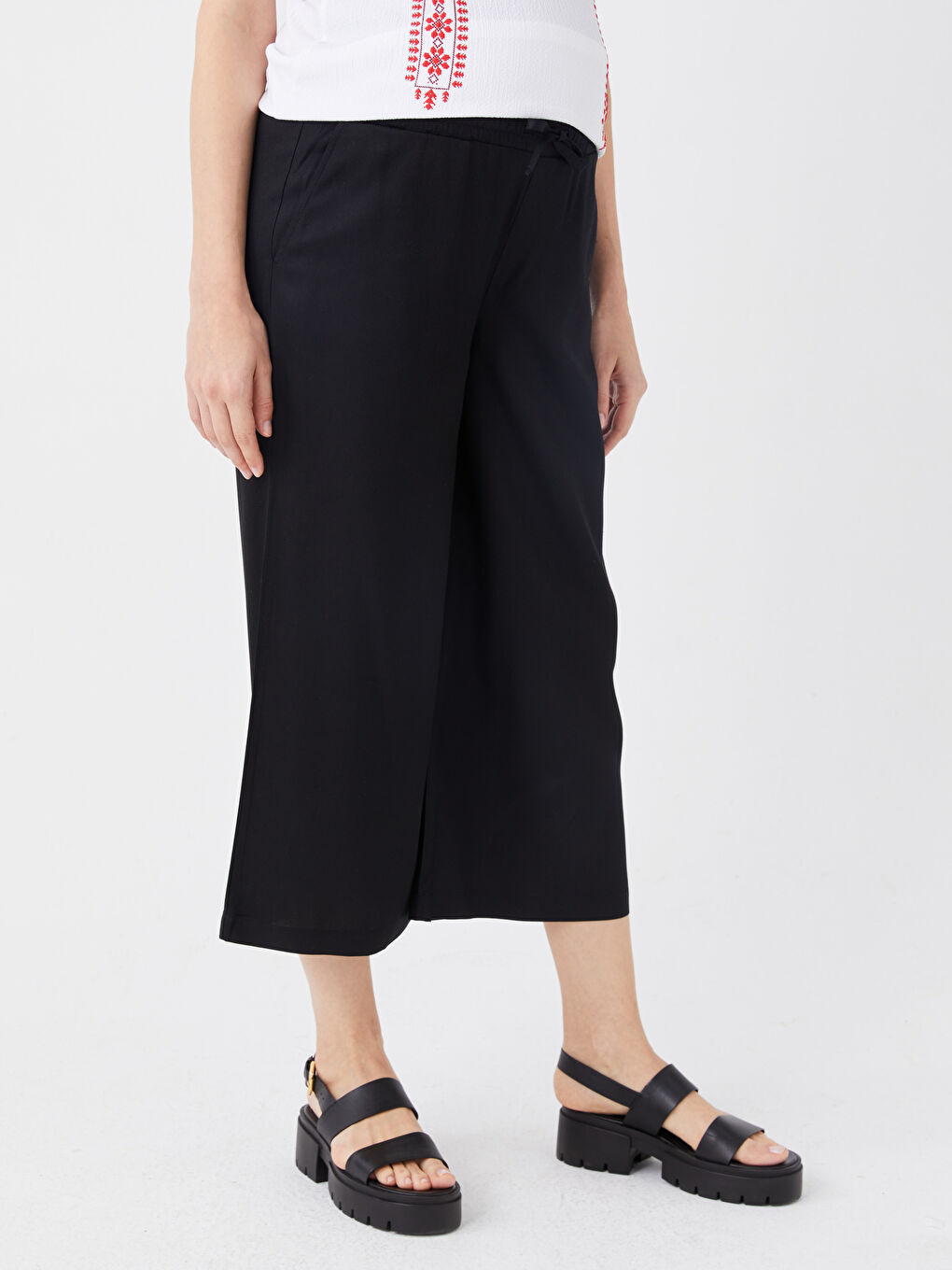 LCWAIKIKI Maternity Elastic Waist Plain Gabardine Maternity Capri -S3GN79Z8-CVL