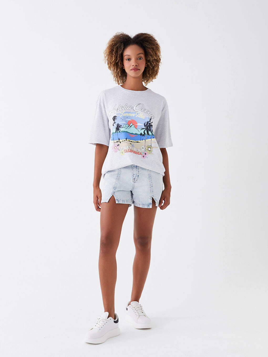 Gri Bisiklet Yaka Baskılı Kısa Kollu Oversize Kadın Tişört-2