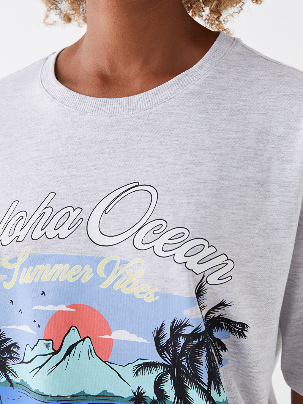 Gri Bisiklet Yaka Baskılı Kısa Kollu Oversize Kadın Tişört-3