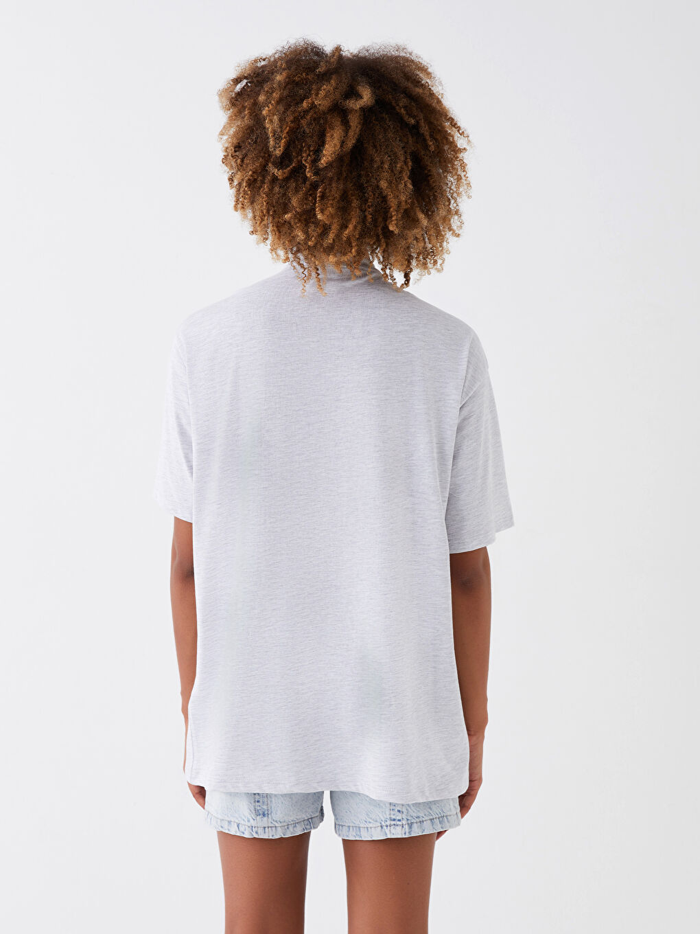 Gri Bisiklet Yaka Baskılı Kısa Kollu Oversize Kadın Tişört-4