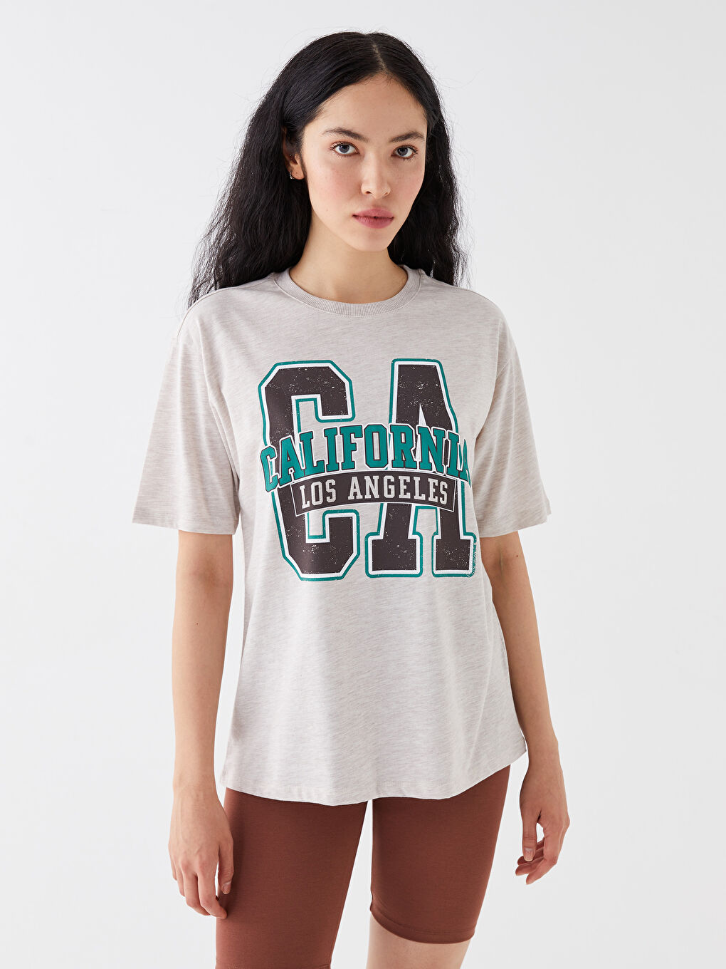 Bej Bisiklet Yaka Baskılı Kısa Kollu Oversize Kadın Tişört-1