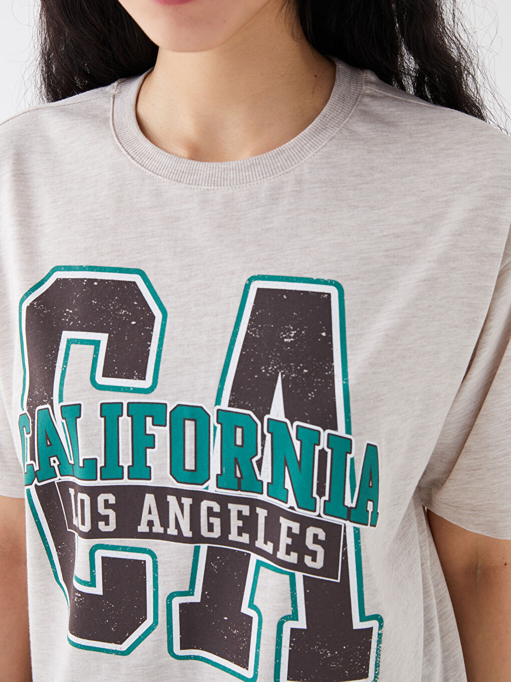 Bej Bisiklet Yaka Baskılı Kısa Kollu Oversize Kadın Tişört-3