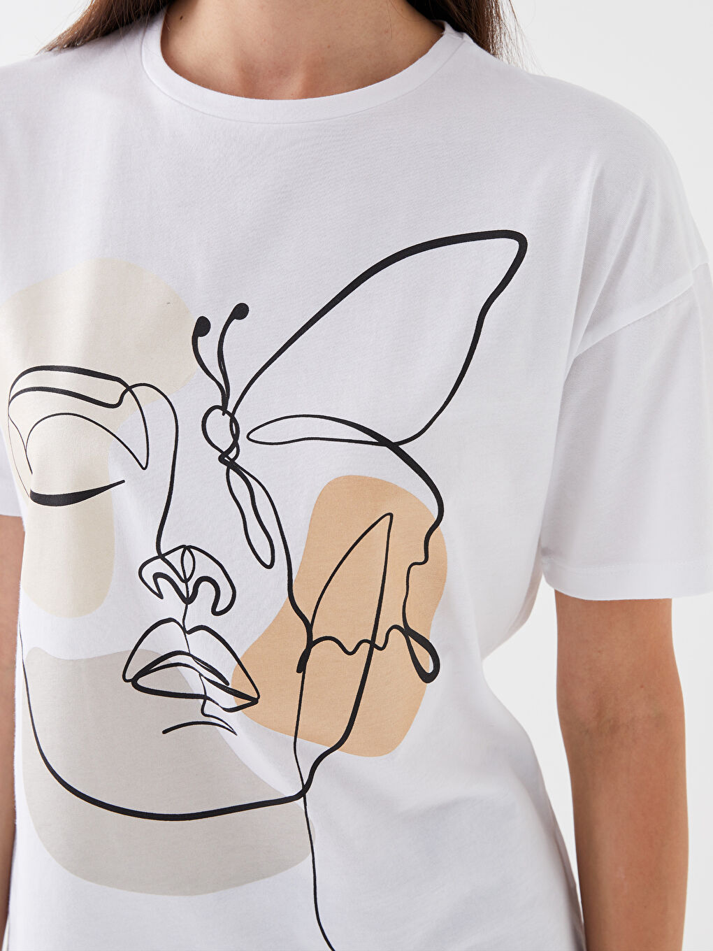 Beyaz Bisiklet Yaka Baskılı Kısa Kollu Kadın Tişört-3