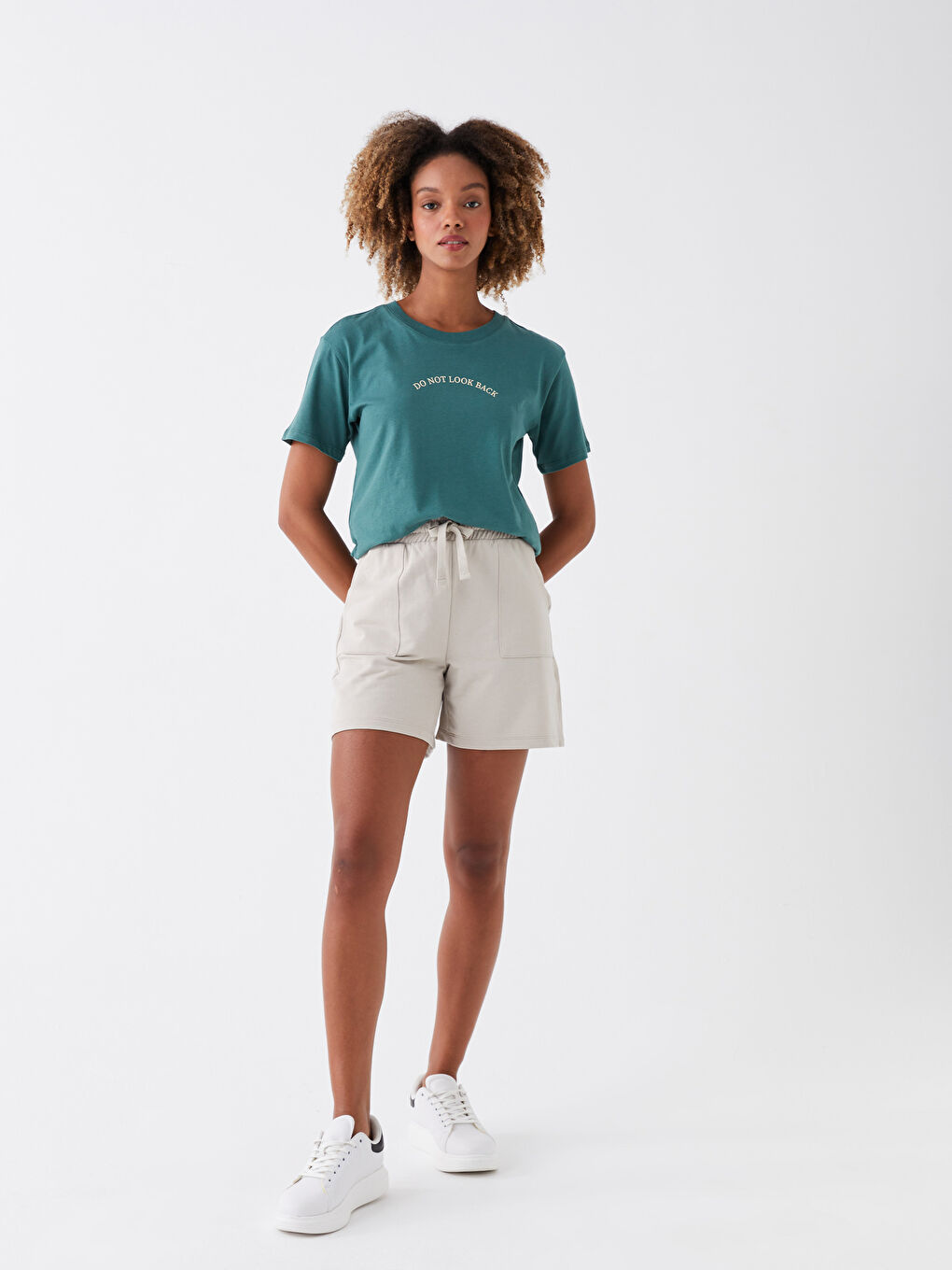 Gri Beli Lastikli Rahat Kalıp Kadın Şort-1