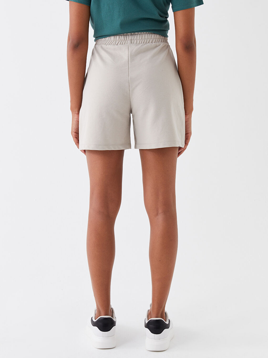 Gri Beli Lastikli Rahat Kalıp Kadın Şort-4