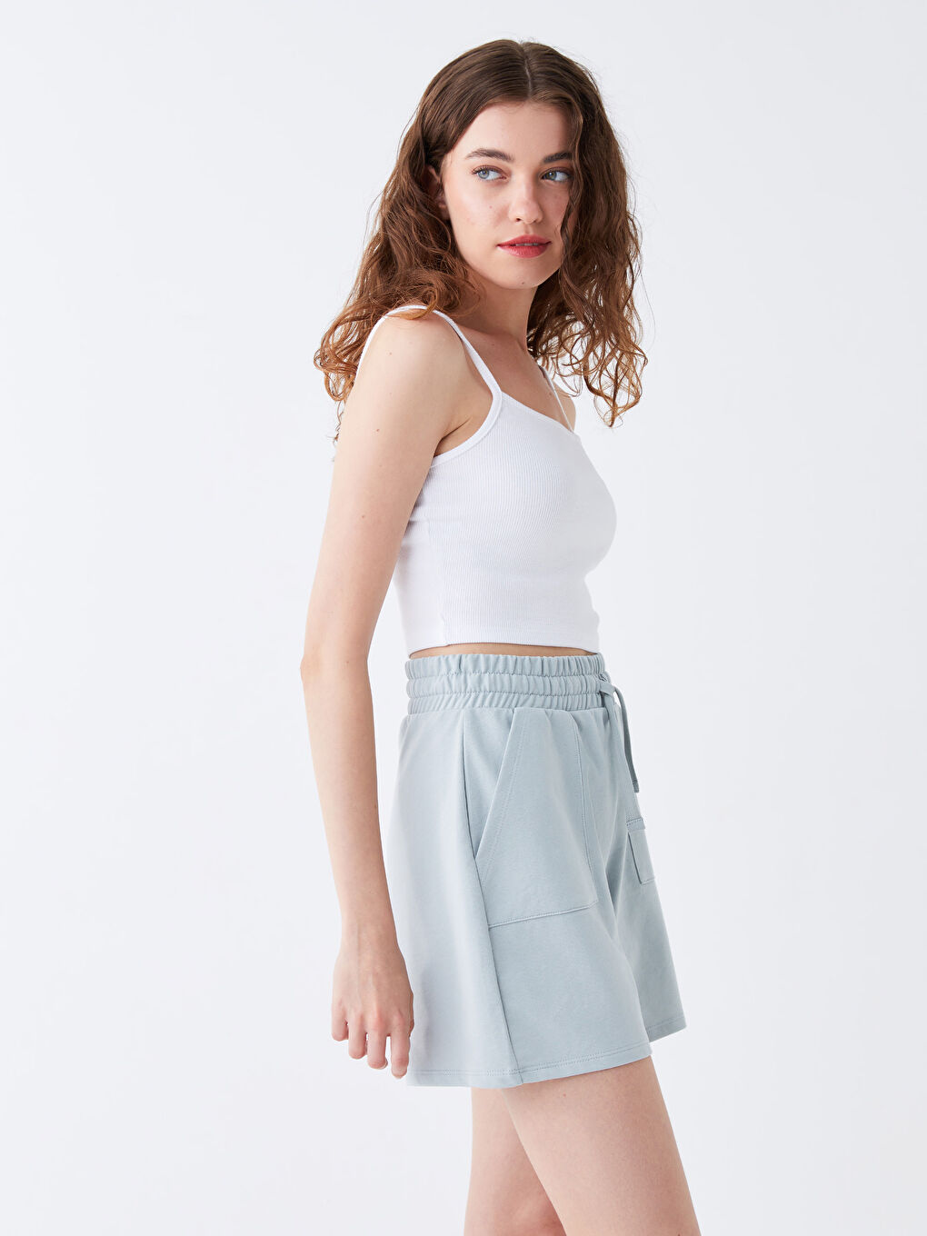 Gri Beli Lastikli Rahat Kalıp Kadın Şort