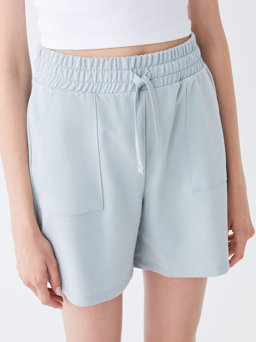 Gri Beli Lastikli Rahat Kalıp Kadın Şort-3