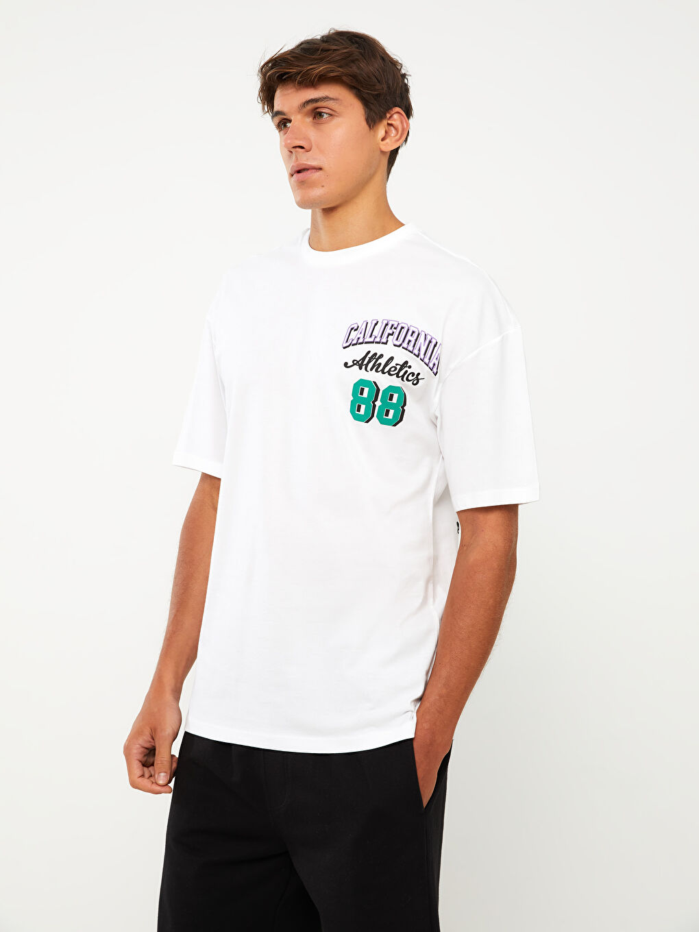 Beyaz Bisiklet Yaka Kısa Kollu Baskılı Penye Erkek Tişört-1