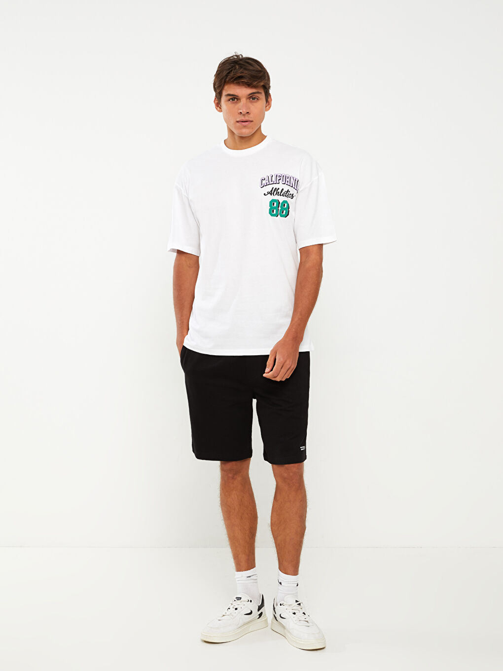 Beyaz Bisiklet Yaka Kısa Kollu Baskılı Penye Erkek Tişört-2