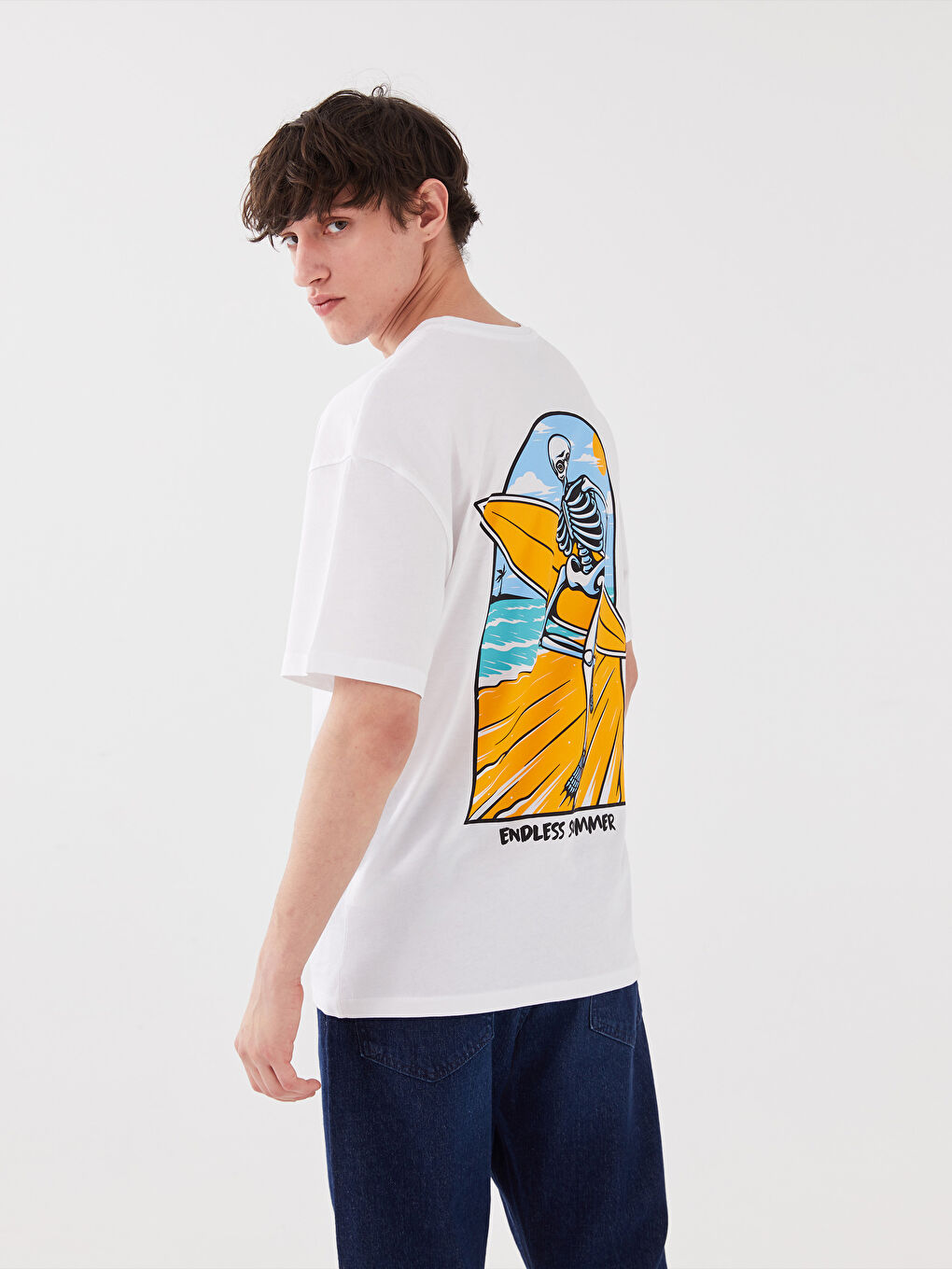 Beyaz Bisiklet Yaka Kısa Kollu Desenli Penye Erkek Tişört