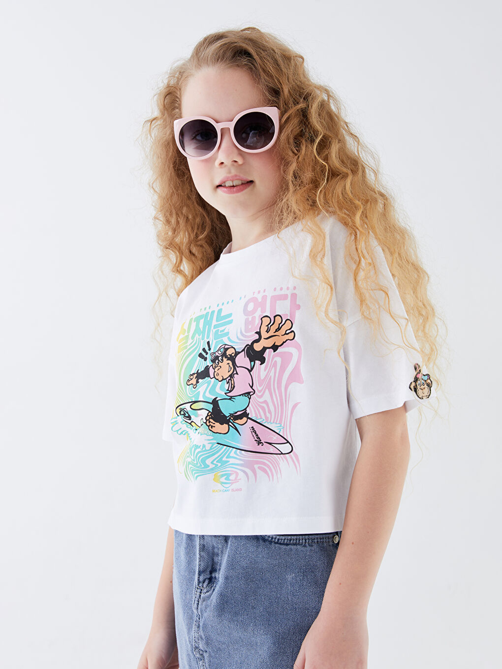 Beyaz Bisiklet Yaka Nostaljik Maymun Baskılı Kısa Kollu Kız Çocuk Tişört