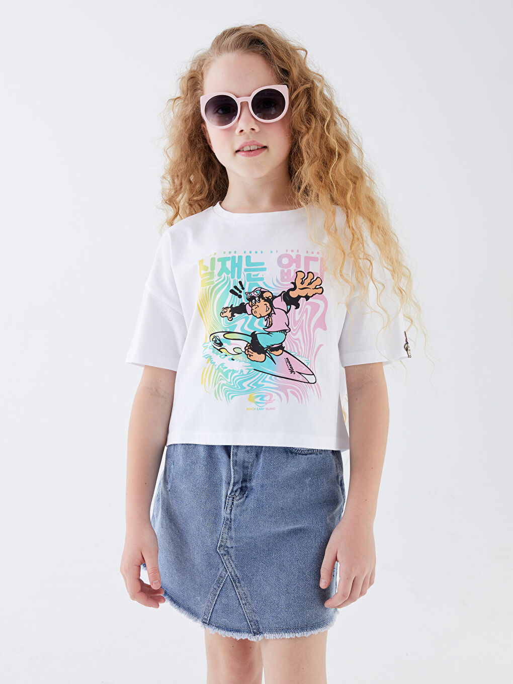 Beyaz Bisiklet Yaka Nostaljik Maymun Baskılı Kısa Kollu Kız Çocuk Tişört-1