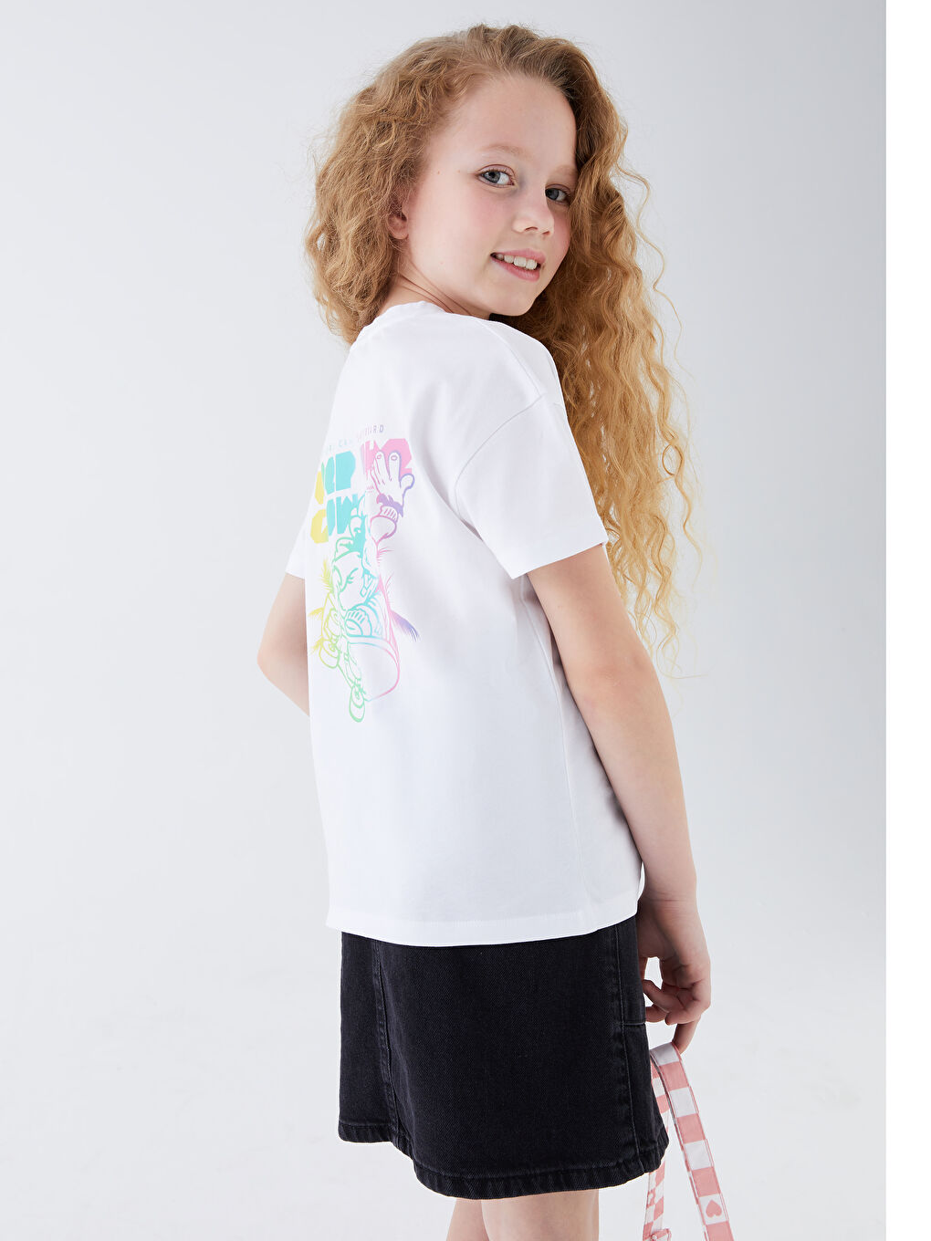 Beyaz Bisiklet Yaka Nostaljik Maymun Baskılı Kısa Kollu Kız Çocuk Tişört-1