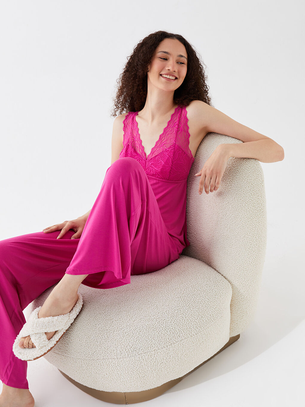 Fuşya V Yaka Dantel Detaylı Kadın Pijama Takımı