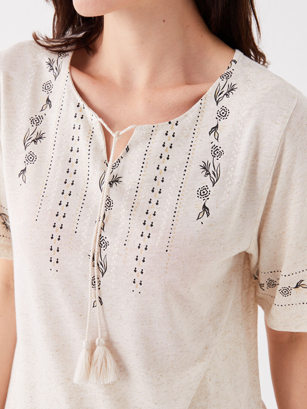 Ekru Bağlamalı Yaka Desenli Kısa Kollu Kadın Bluz-3