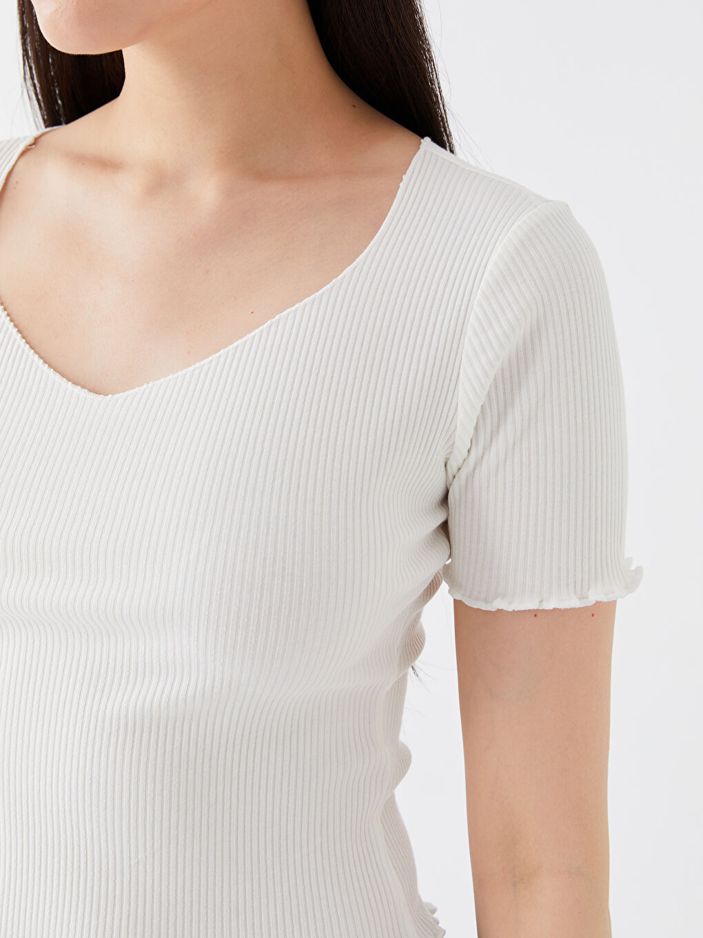 Ekru V Yaka Düz Kısa Kollu Kadın Crop-3