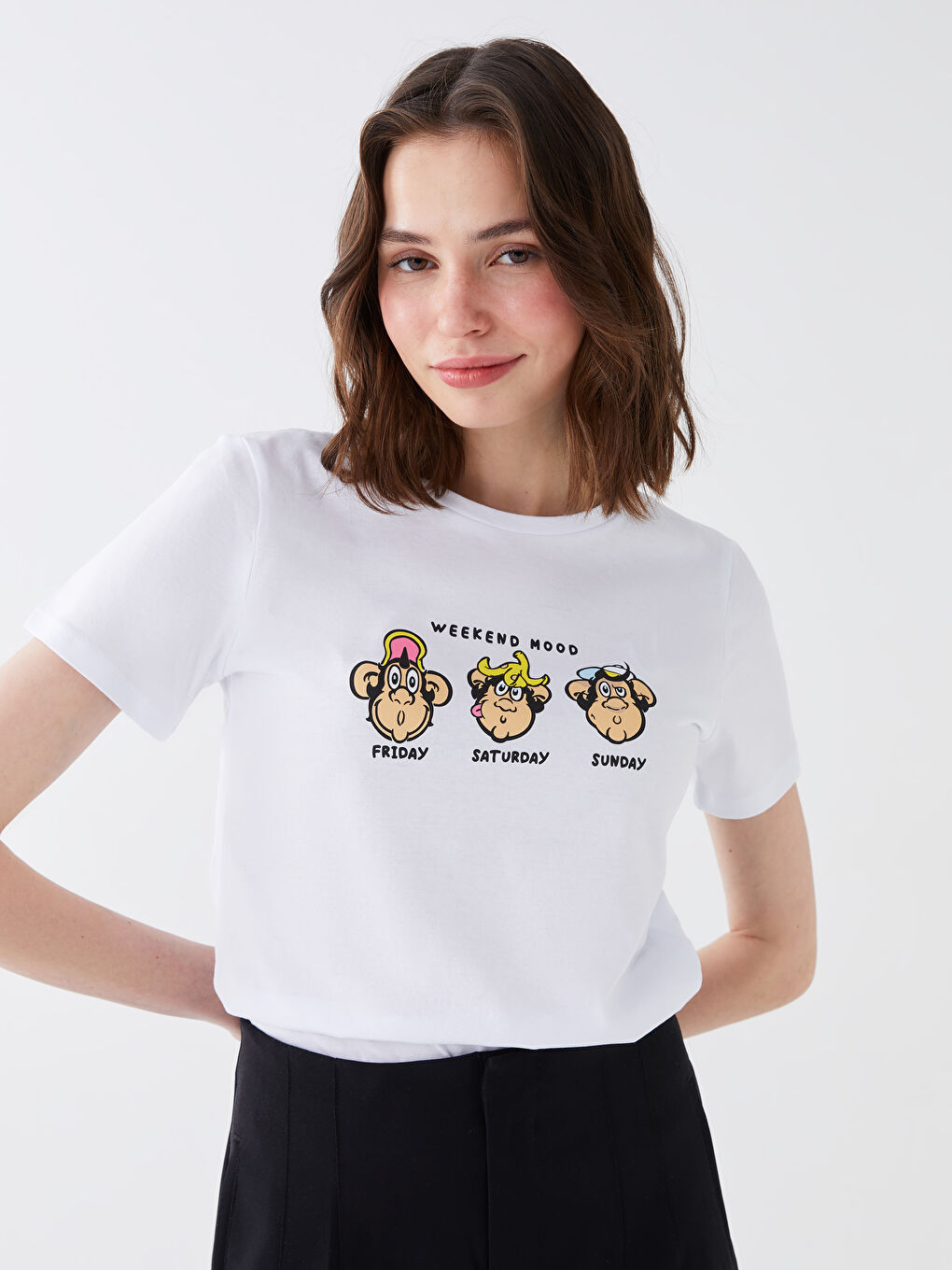 Beyaz Kadın Nostaljik Maymun Baskılı Tişört-1