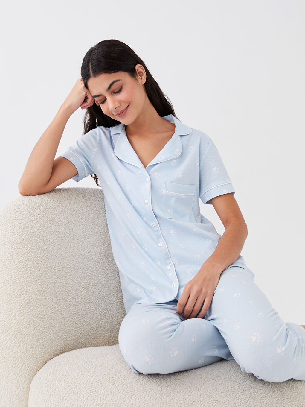 طقم بيجامة ياقة القميص منقوش كم قصير للسيدات