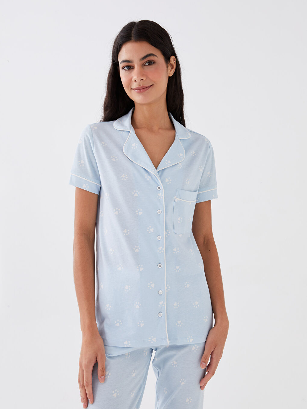 طقم بيجامة ياقة القميص منقوش كم قصير للسيدات-1