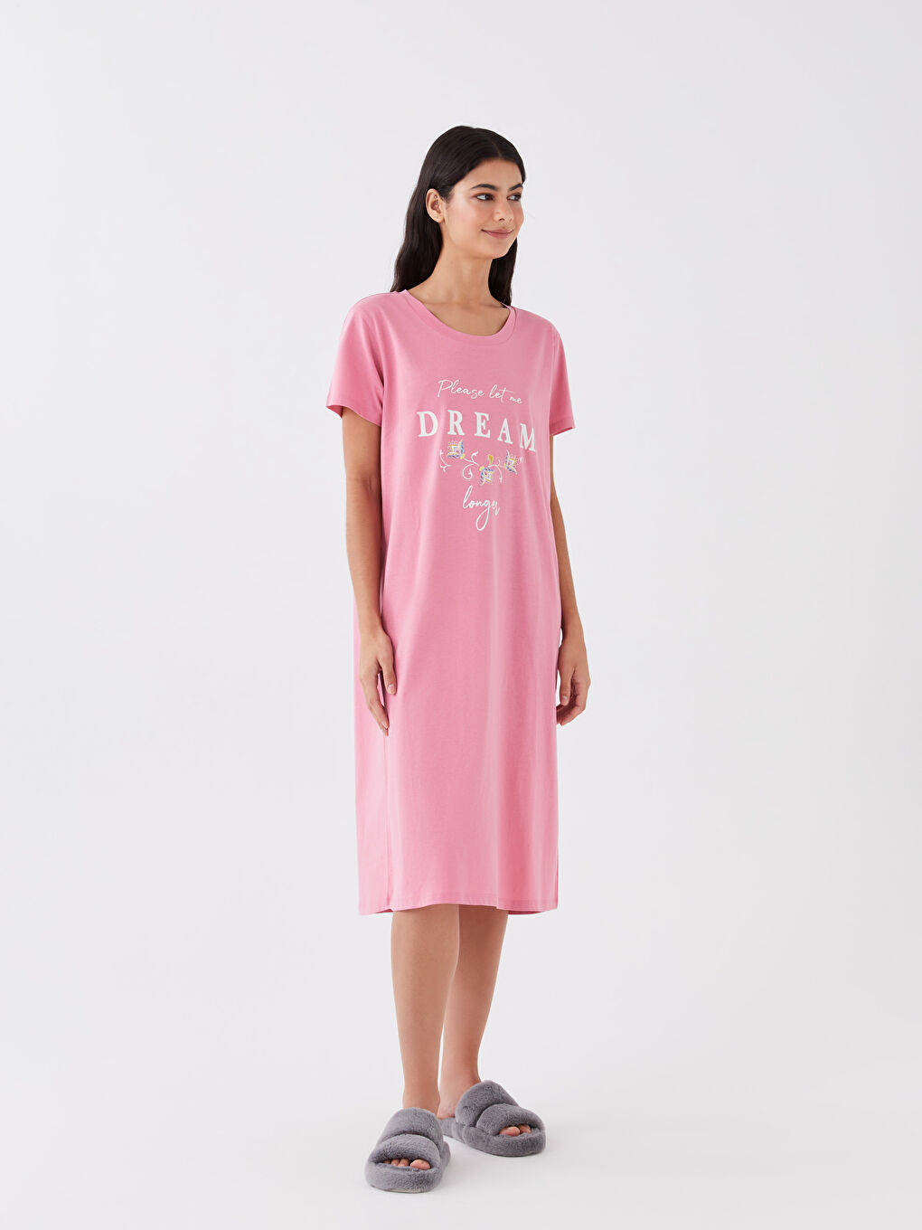 قميص نوم بياقة دائرية مطبوع بأكمام قصيرة للسيدات