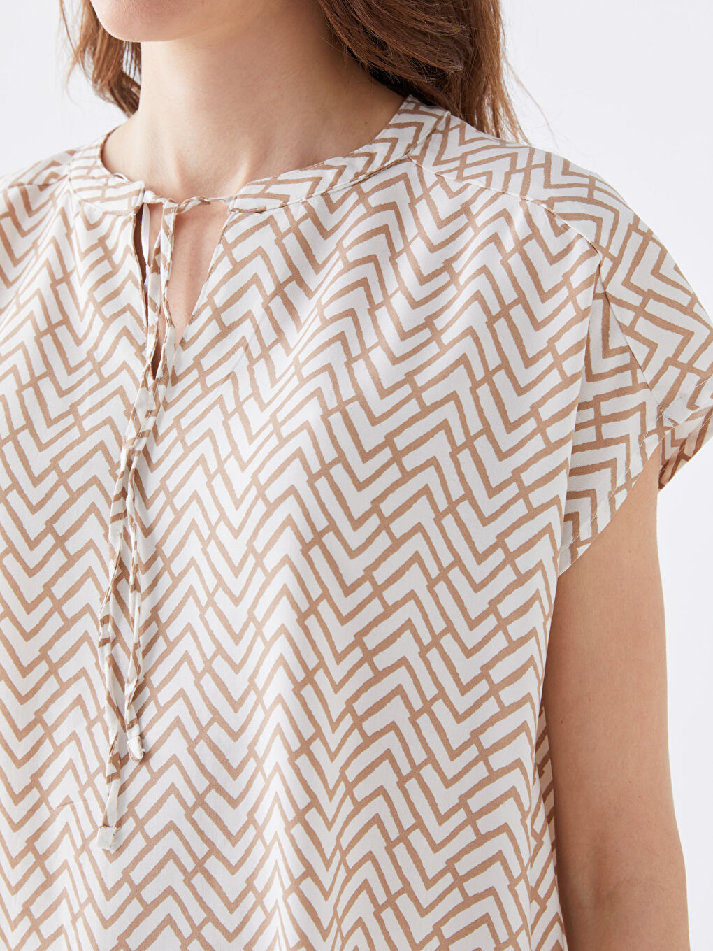 Bluza s vezanjem oko vrata, uzorkovana, kratki rukav za žene-3