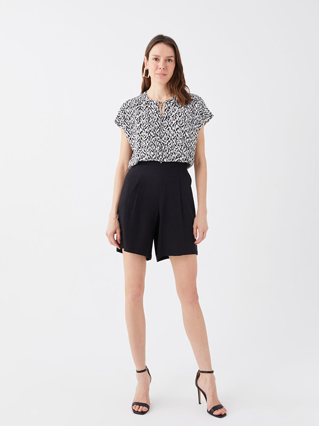 LCWAIKIKI Classic Tie Neck Patterned Short Sleeve Women's Blouse -S3GQ55Z8-LQJ