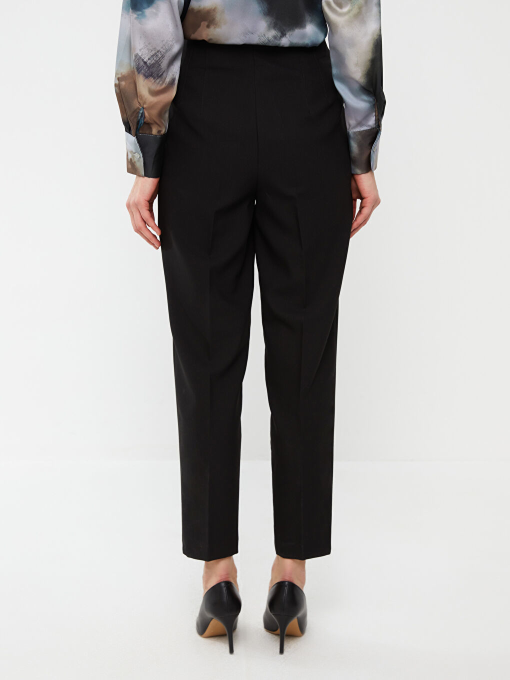 Siyah Kadın Havuç Kesim Düz Pantolon-3