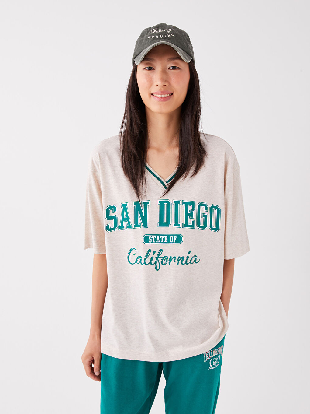 Tricou Supradimensionat pentru Femei cu Decolteu în V, Imprimat și Mânecă Scurtă-1