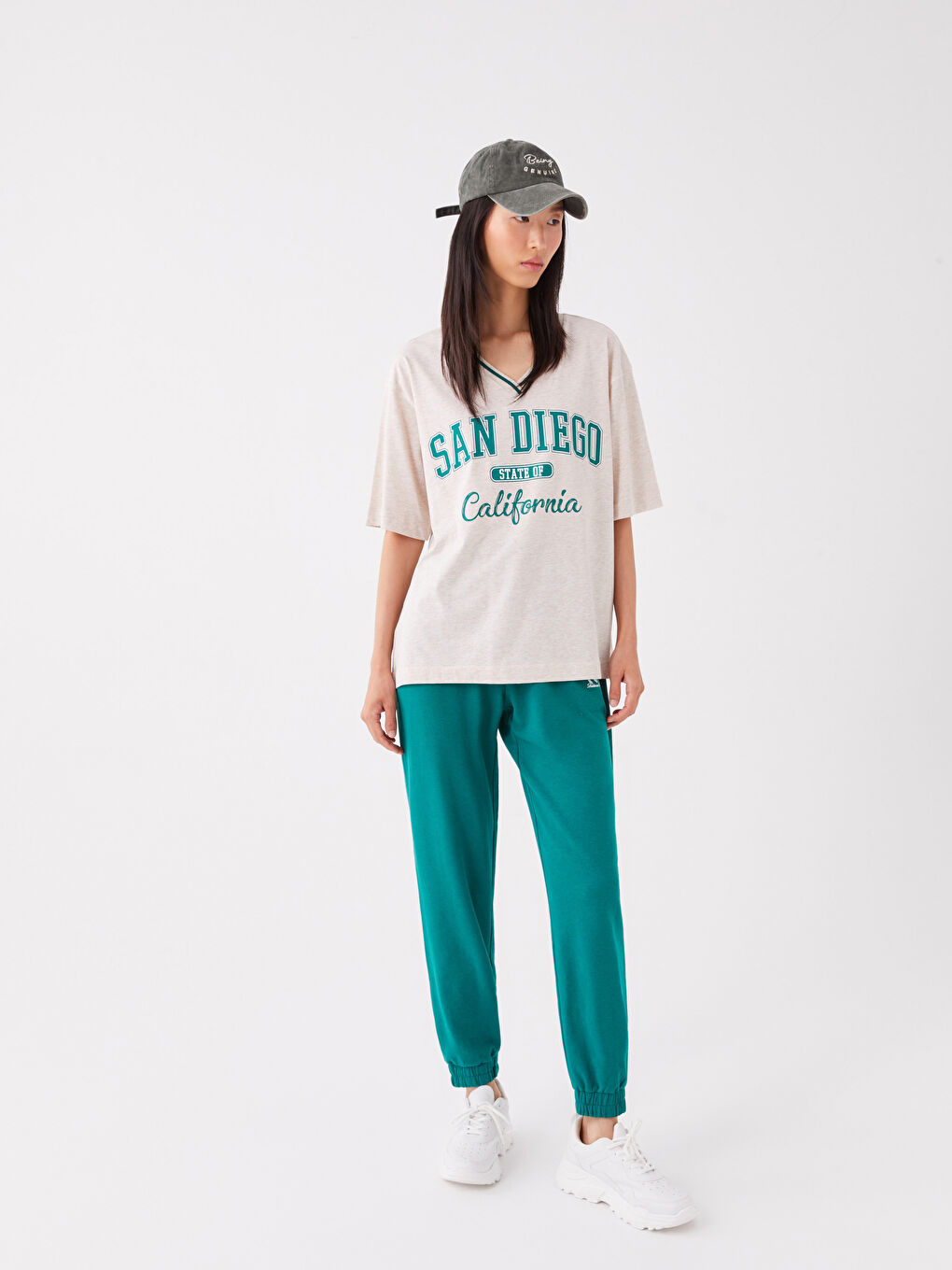 Tricou Supradimensionat pentru Femei cu Decolteu în V, Imprimat și Mânecă Scurtă-2