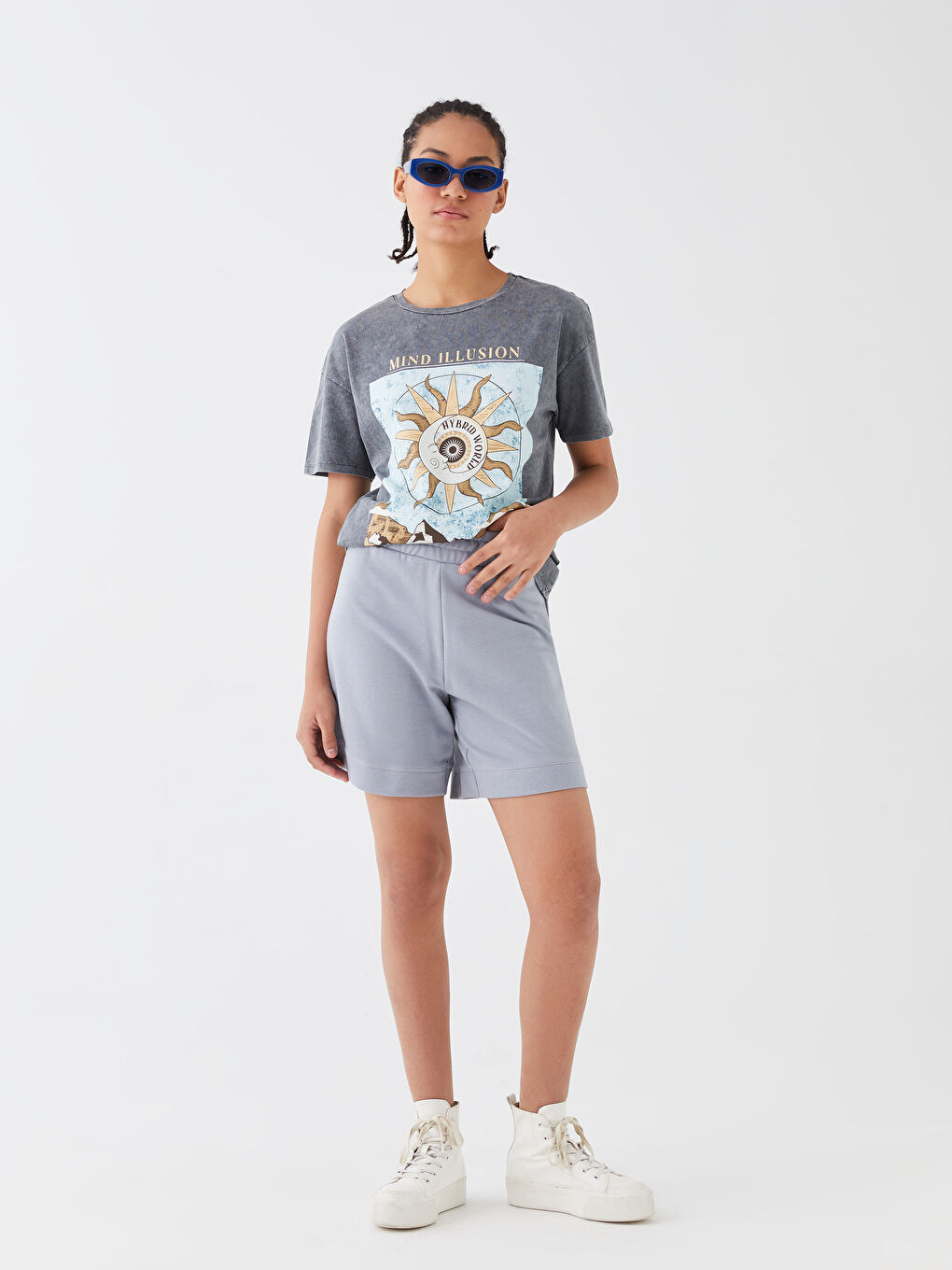 Gri Beli Lastikli Rahat Kalıp Kadın Şort