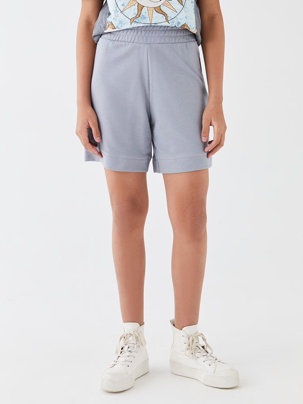 Gri Beli Lastikli Rahat Kalıp Kadın Şort-2