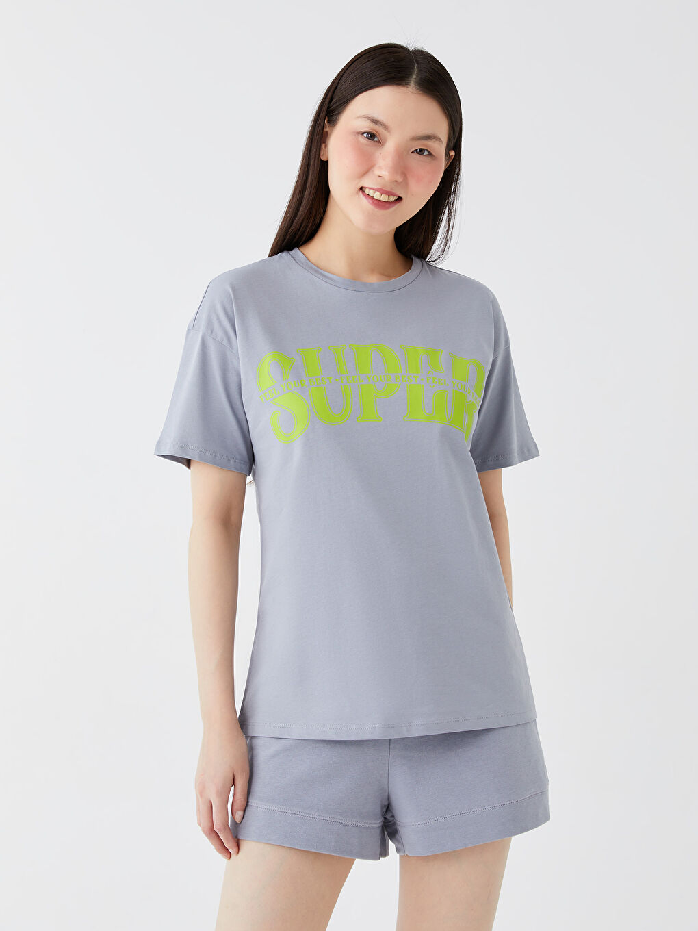 تيشيرت نسائي بأكمام قصيرة وياقة دائرية مطبوع