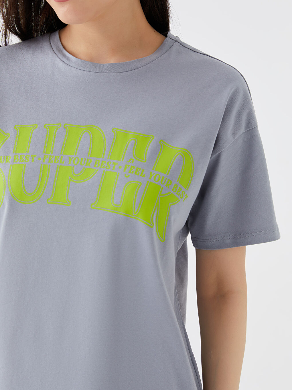 تيشيرت نسائي بأكمام قصيرة وياقة دائرية مطبوع-3