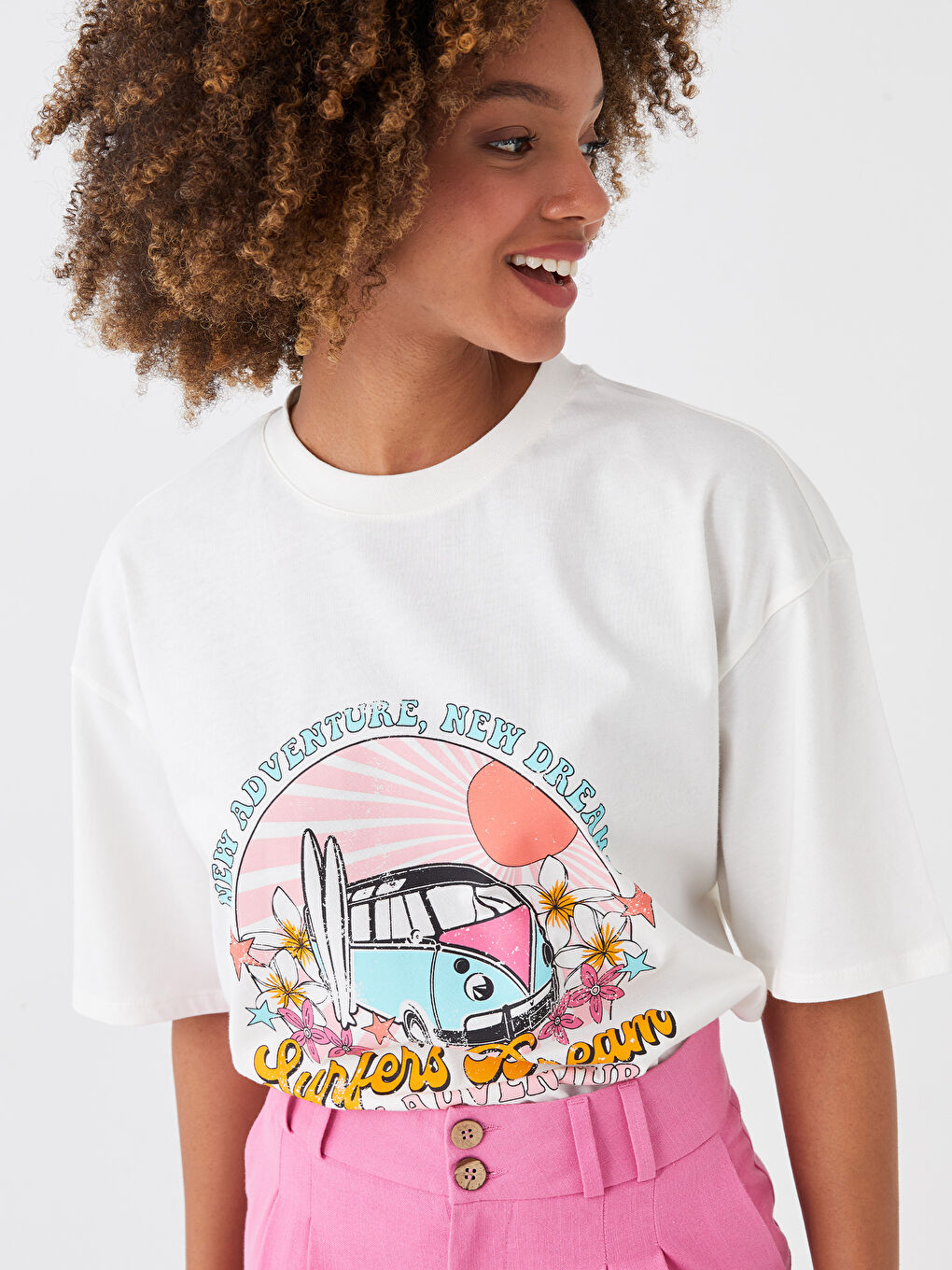 Ekru Bisiklet Yaka Baskılı Kısa Kollu Oversize Kadın Tişört-1