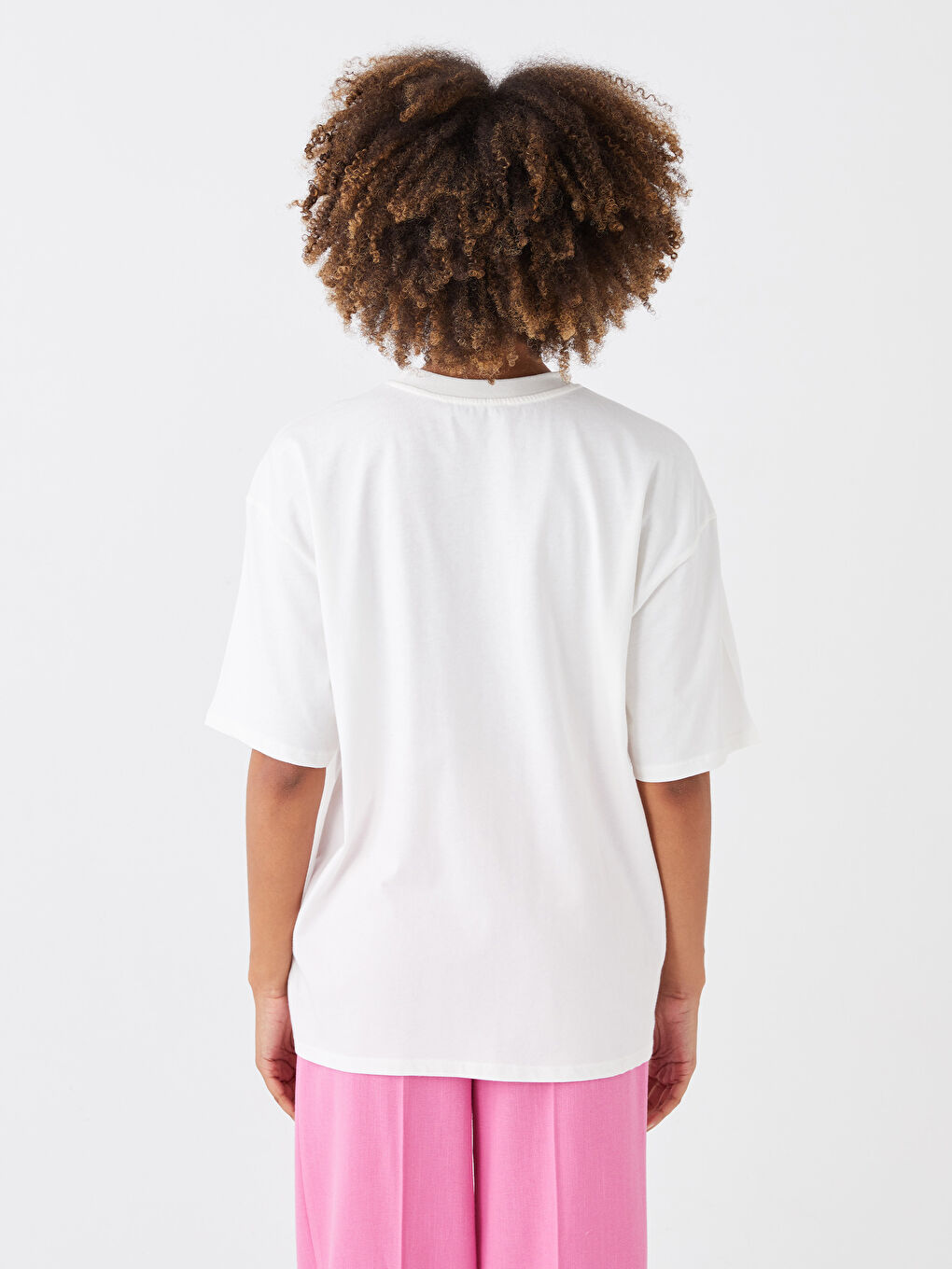 Ekru Bisiklet Yaka Baskılı Kısa Kollu Oversize Kadın Tişört-3