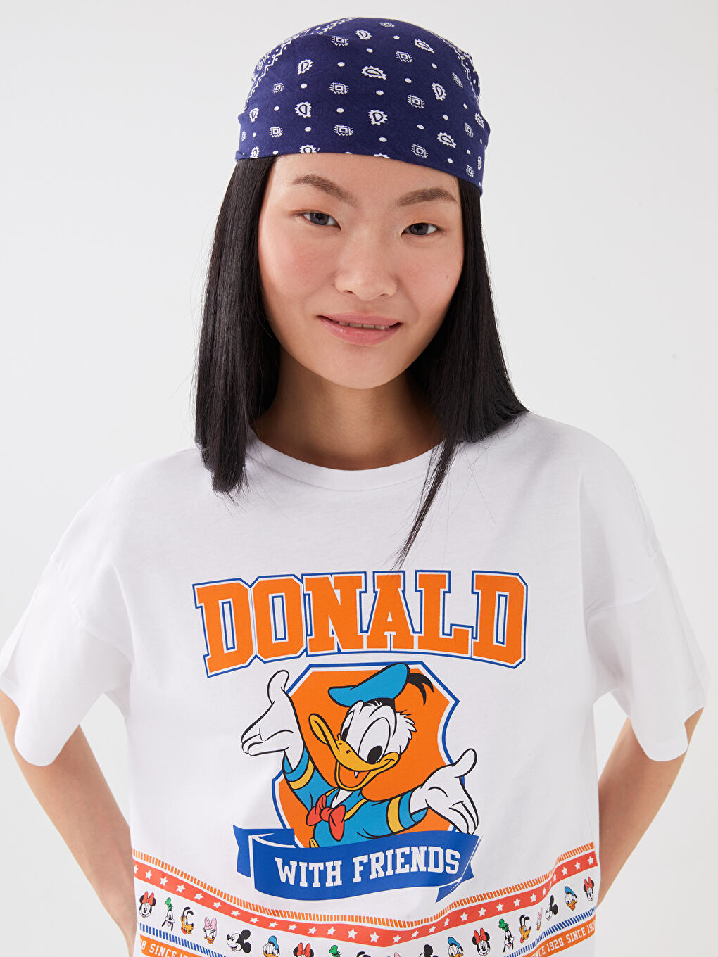 Beyaz Bisiklet Yaka Donald Duck Baskılı Kısa Kollu Kadın Tişört